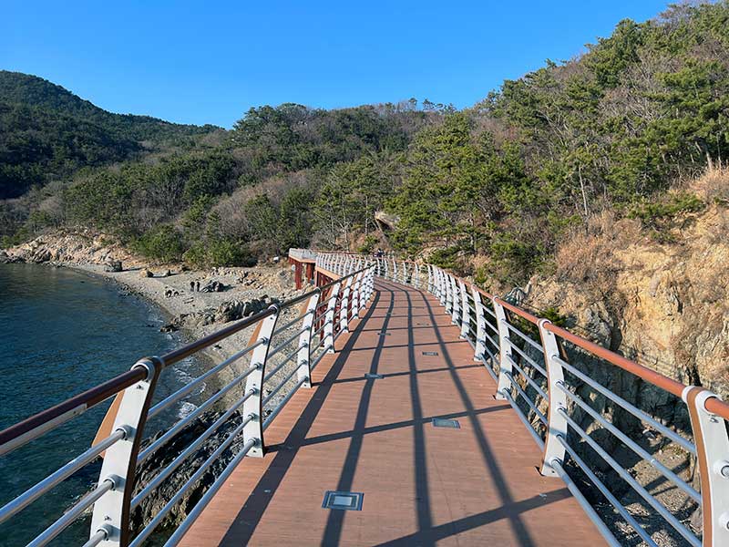 가덕도 대항항 포진지 동굴