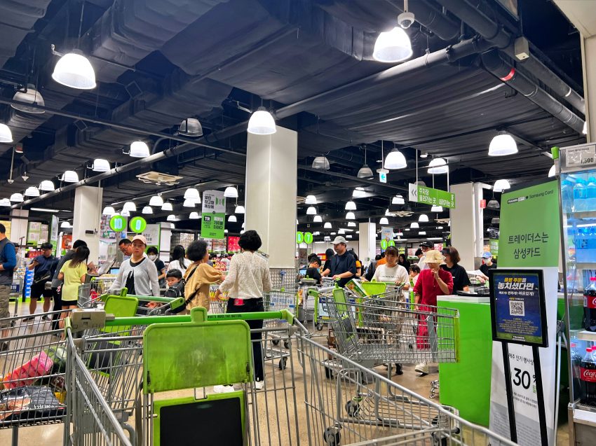 Eマートトレーダーズ西面店