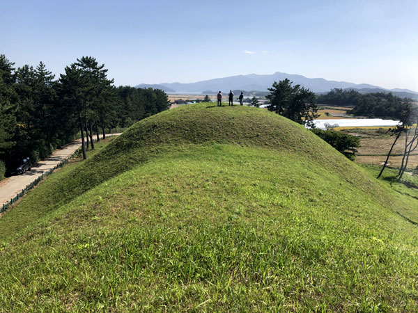 海南方山里長鼓峰古墳